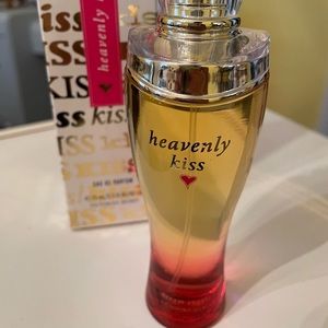 SOLD Victoria Secret Heavenly Kiss NIB